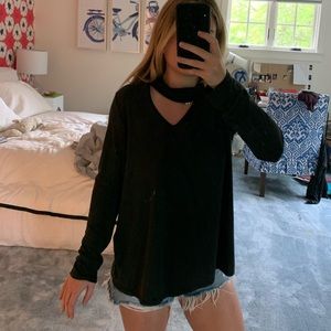 BLACK V CUTOUT TOP🖤